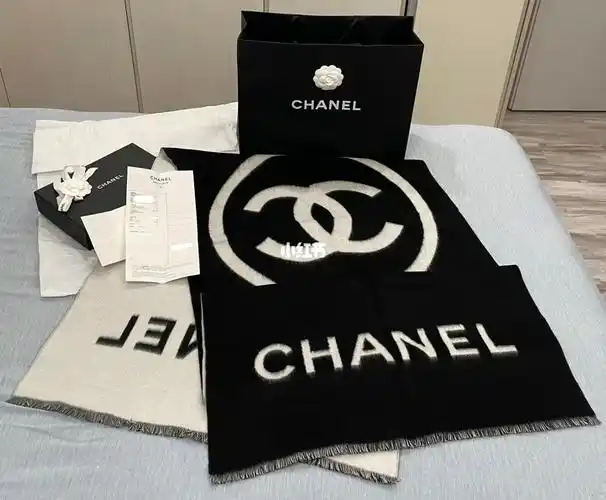 香奈儿chanel围巾黑白