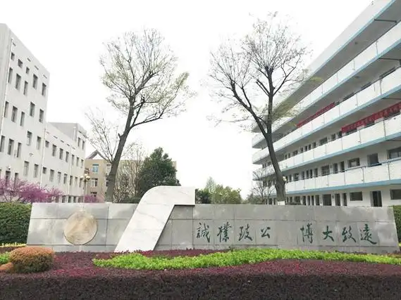 校园春景 - 太湖朴初中学