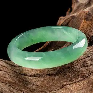 冰种浅绿翡翠手镯贵妃玉镯图片