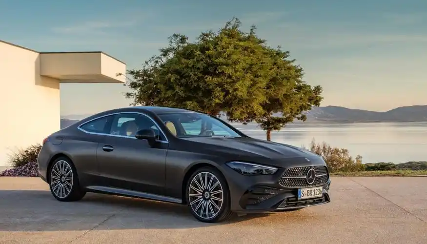 最美奔驰轿跑杀到!双门大溜背 3.0t动力 看完都说买!