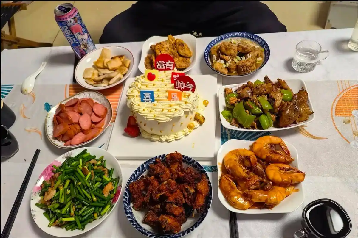 40岁生日,老公给我做的生日餐,让我感动,当初裸婚嫁给他真是没嫁错.