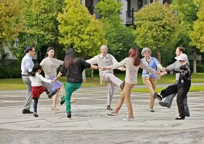 有一种美好叫"邻里温情"在这里,每天都在上演美好场景:伴着晨曦微光