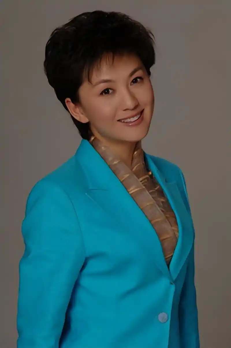 回顾央视主持人海霞我正确的决定就是为科学家丈夫生女儿