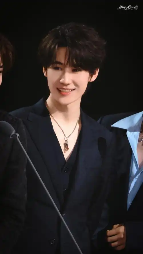 张真源奔跑吧##星光大赏红毯##今日星拍放送