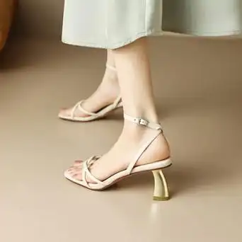 粗跟一字带凉鞋女夏时尚简约方头通勤鞋子法式气质中跟白色高跟鞋