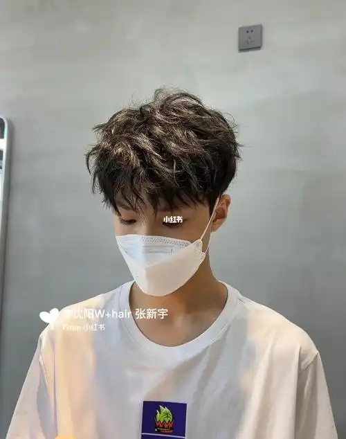 男生秋冬 凌乱蝴蝶烫 适合任何脸型的男生秋冬烫发,不