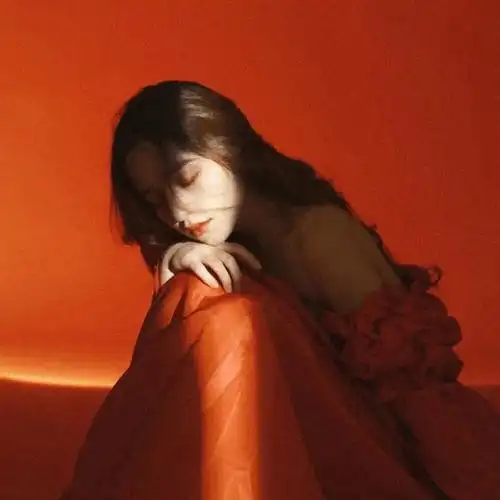 红色系女生头像你是我一生只会遇见一次的惊喜