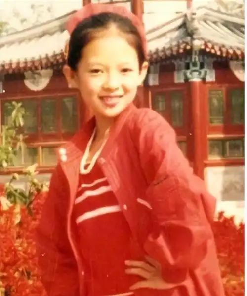章子怡年轻时有多美青春期照片曝光堪称真正的玉女掌门人
