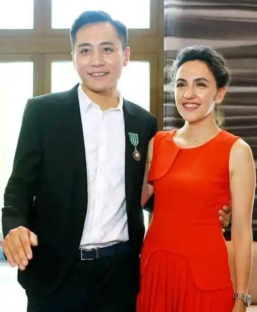 曾是谢娜前男友,分手后娶国外娇妻,结婚多年无绯闻_安娜_时候_章子怡