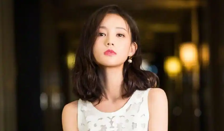 出生普通工人家庭,却成为了大明星,比演技出圈的是李一桐的语录