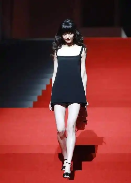 唐嫣该换造型师了,剪齐刘海太"土"!