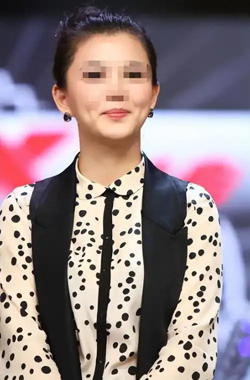 李湘曾经作为主持界的风云人物,在湖南台至少是排前面的.