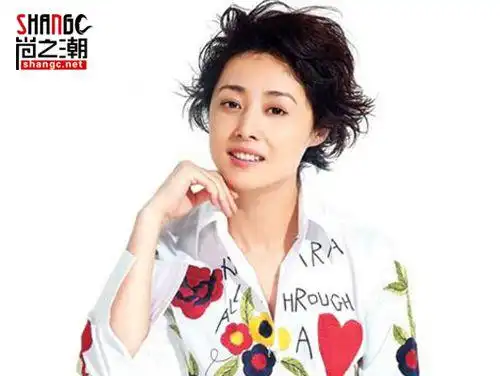 网上曾经传出张若昀的母亲是内地影视演员刘蓓的儿子,但其实张若昀的