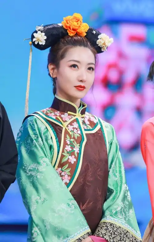 玉漱秒变容嬷嬷!白冰"奶凶"还原扎针名场面