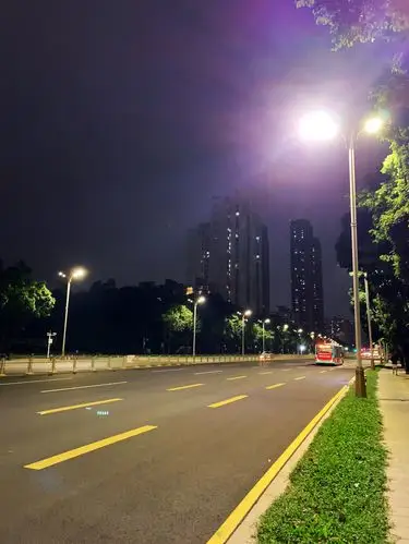 加油空旷的马路