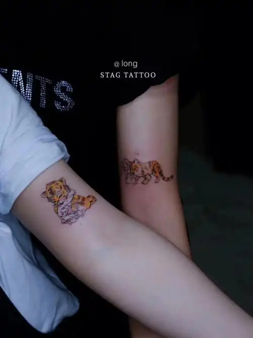 不一样的情侣纹身分手纪念纹身