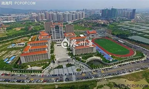 记者航拍泉州五中美丽校园全景气势壮观