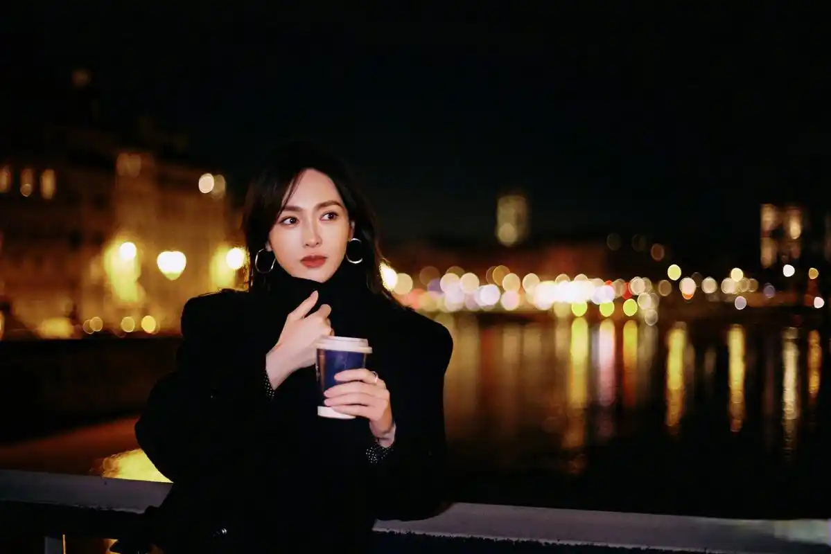 唐嫣超话 和汪总唐嫣 邂逅在塞纳河畔午夜梦回,繁花依旧!#唐嫣繁花