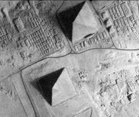 然而遗憾的是这些金星上的巨型城市遗迹都已经坍塌,看起来就好像荒废