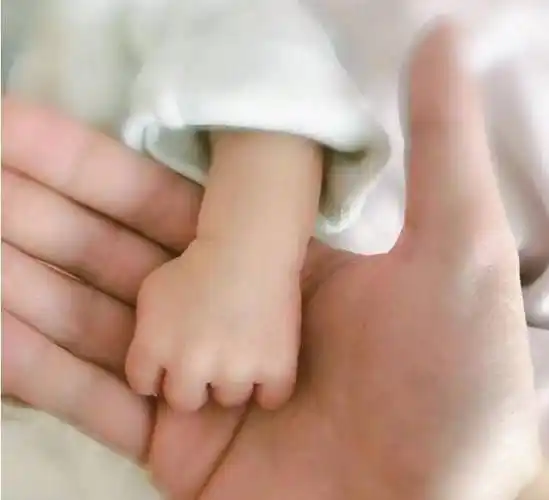 原创任嘉伦罕带圈外妻子逛商场聂欢纯白造型太少女狂买大牌奢侈品