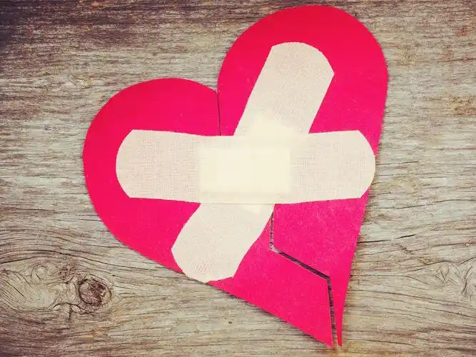 忽然不想一个人壁纸图片