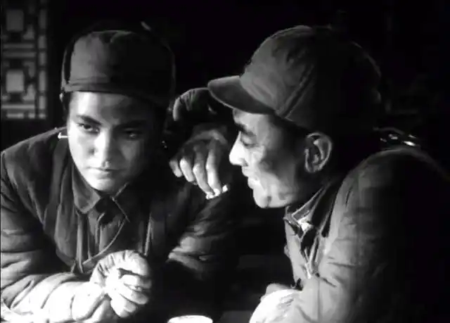 《战火中的青春》含蓄演绎战场爱情,庞学勤王苏娅主演,女主健在