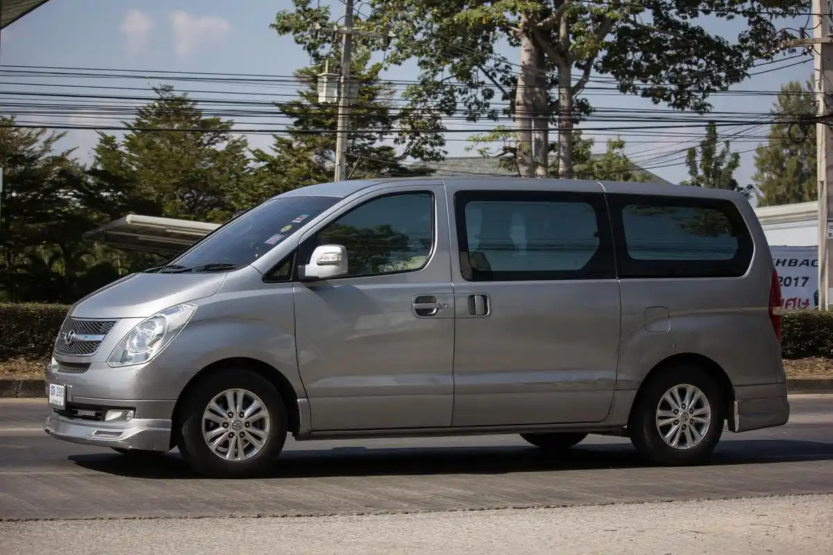 看到了最新的韩国现代mpv staria实车,我的心情真的是燃起来了98 这