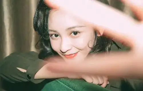 张云龙,刘芮麟等人也是一直不缺戏拍,日常拍戏就跟上班打卡一样