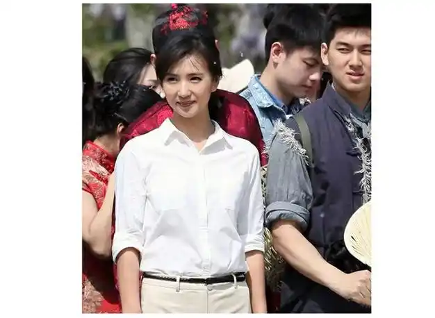 估计40岁左右的能看出她是谁在20年前比蒋勤勤秦岚还漂亮