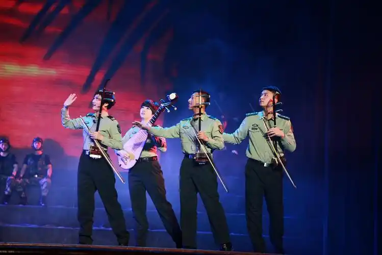 上传一组军队文艺汇演