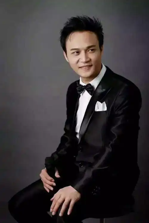 号外!张国荣明星模仿秀在郴州开幕啦!还不过瘾?