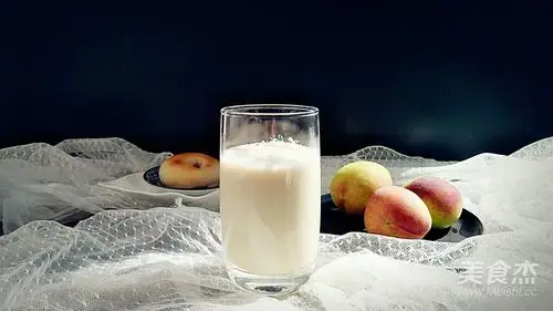 蜜桃牛奶饮