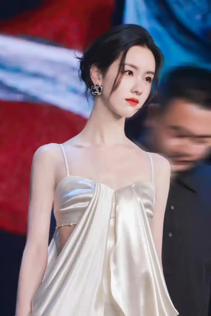 陈都灵在发布会上的图片,大家觉得怎么样?