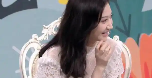 景甜上《王牌对王牌》,被关晓彤问到最心仪的男演员,处境很尴尬_热度