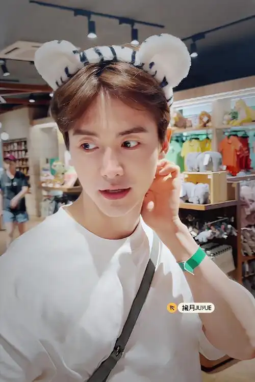 马天宇超话#马天宇我独自旅行#这段视频太可爱了好喜欢～截图修了几张