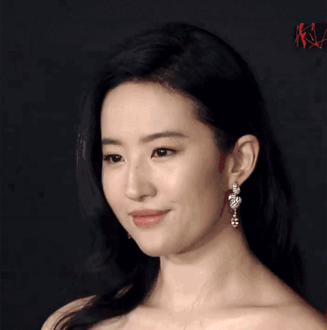 花木兰首映获好评街道清场起立鼓掌刘亦菲获巨星待遇