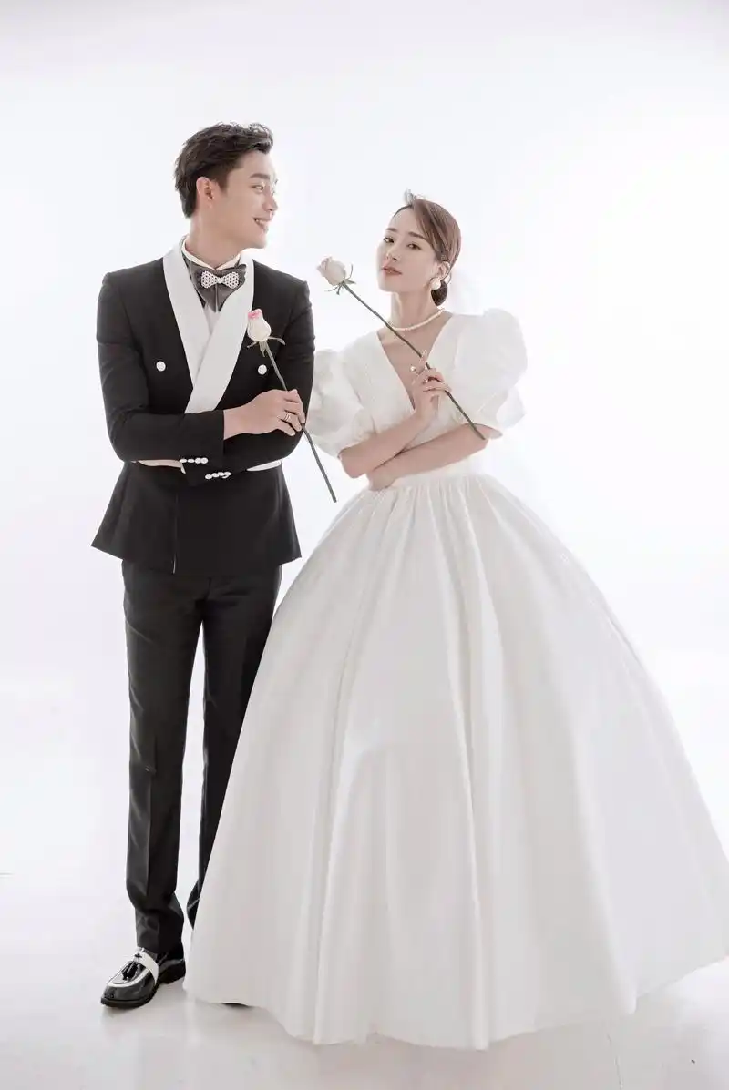 结婚必拍的极简婚纱照 每一张都 - 抖音