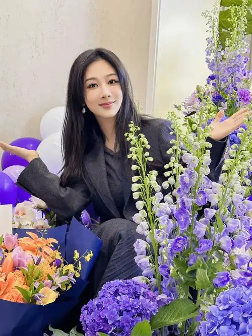 女星杨紫魅力造型:灵动可爱,美丽大方