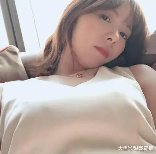 实锤了,女主播小楼晒出自己的"36d"照片!网友:拿出来吧,辛苦了