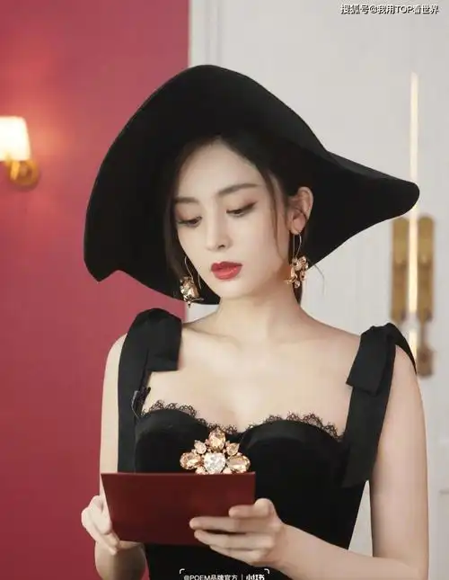 惊艳绝美31岁古力娜扎引领时尚潮流谁看了不心动