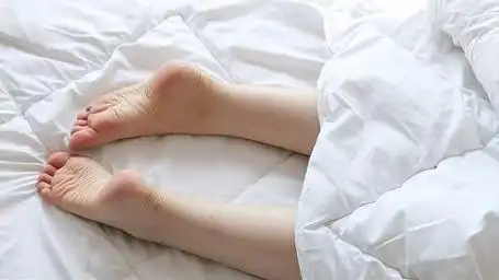 女生脚为何更酸臭?