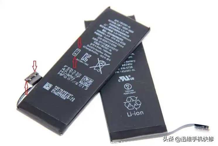 如何区分手机电池的正负极?