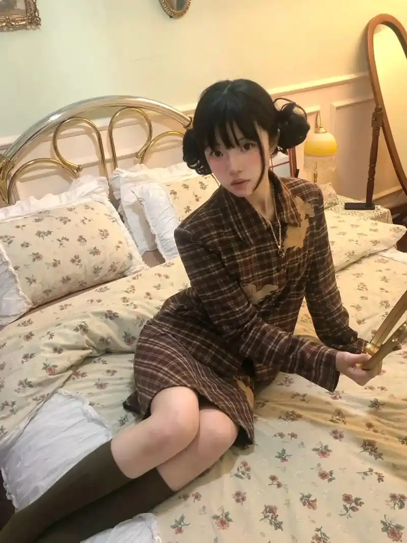 试试双丸子头.#氛围感 #原相机 #ootd穿搭 #甜妹 # - 抖音