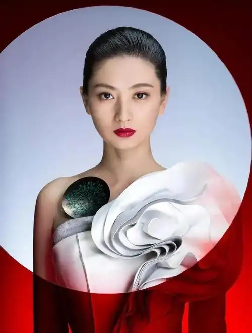 斓曦美艳动人古典吸睛写真