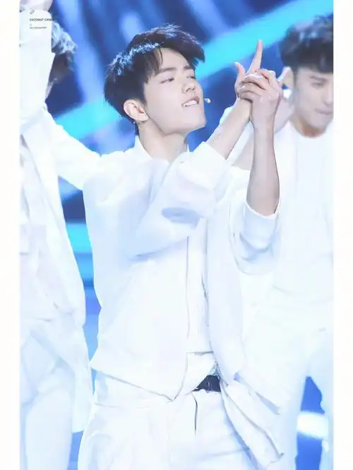 肖战出道六周年快乐战宝比枪集锦