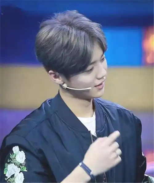 鹿晗染过的发色,每一款都能轻松驾驭,好看的人什么颜色都好看!