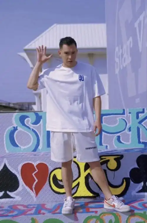 张豪龙已经结婚了,经常会出现在张柏芝的家中,反倒是张柏文外界并不是