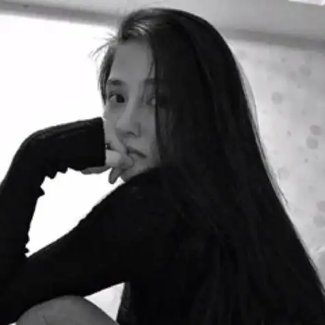 高冷霸气黑色系女生头像,甜的很正经人间理想少女