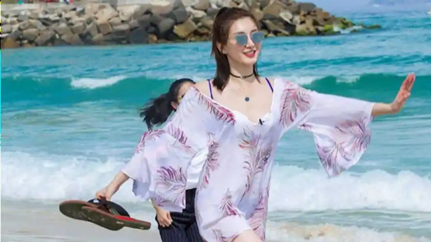 江疏影穿泳装身材有多火辣看看胡歌的表情就知道了让人脸红