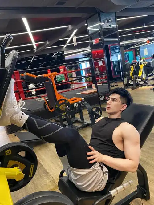 健身日常丨男人不练腿迟早变7070